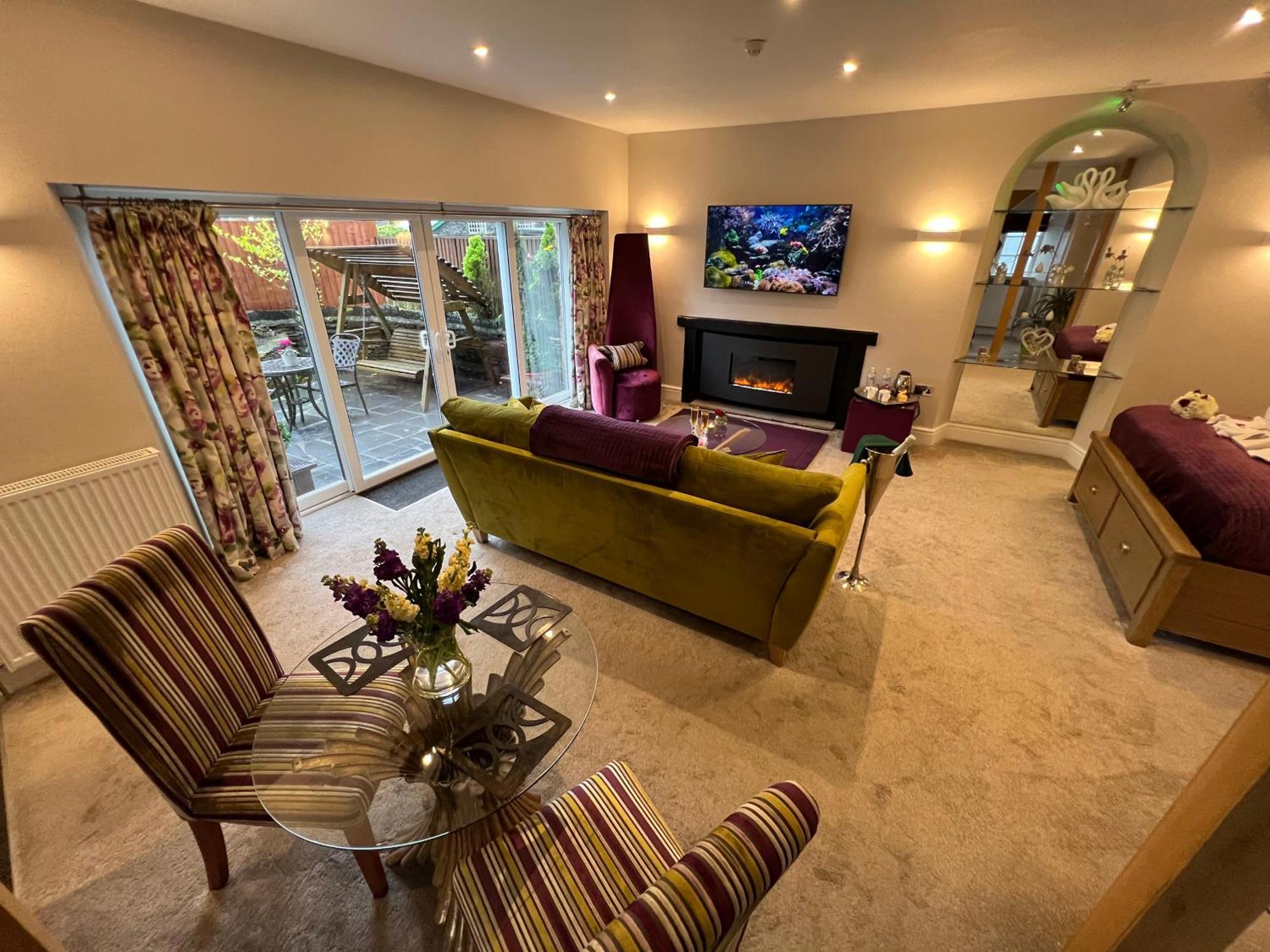 Windermere Boutique Hotel Spa Suites & Hot Tubs 외부 사진
