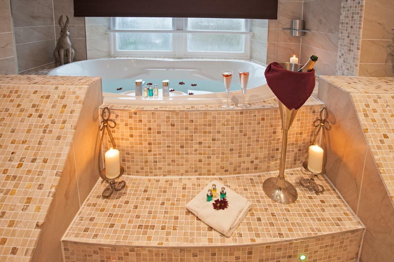 Windermere Boutique Hotel Spa Suites & Hot Tubs 외부 사진